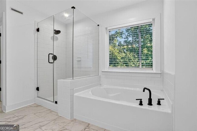 Building Photo - 608 Avondale Pk Cir