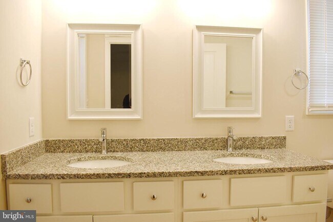 Building Photo - 1471 Treeline Dr