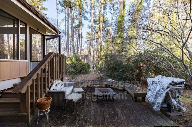 Building Photo - 265 Ponderosa Dr