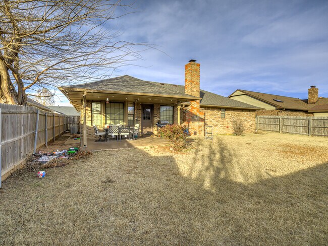 Building Photo - 6204 SE 56th St