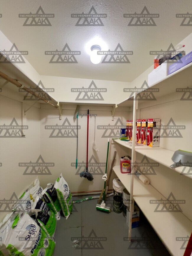 Building Photo - Spacious 3BR, 2.5BA Home off Chena Hot Springs Rd Dog Friendly