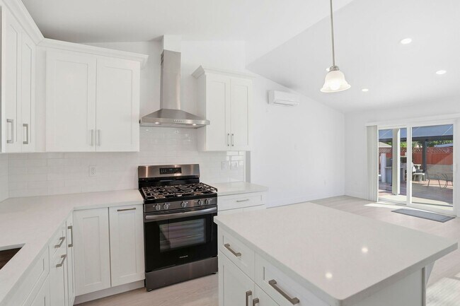 Building Photo - Just Built Two Bedroom Property!