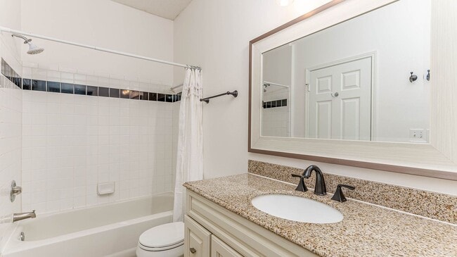 Building Photo - 1 Bedroom 1 Bath Condo in Southampton Poin...