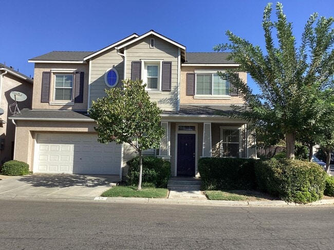Primary Photo - 15 W Brittany Ln