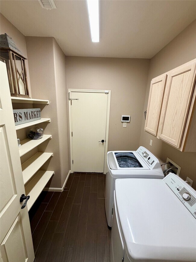 Building Photo - 903 Cascade Ridge