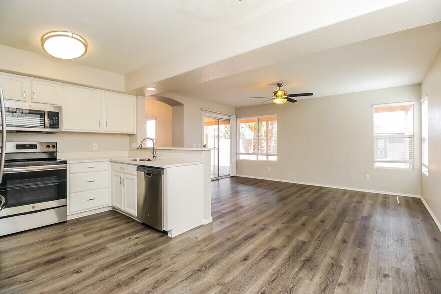 Building Photo - 645 S Balboa