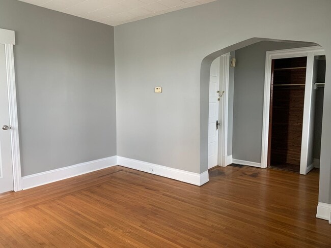 Building Photo - Norwood Duplex W/ Driveway Parking