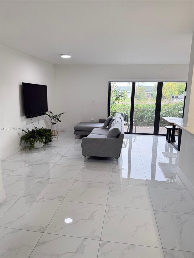 Building Photo - 1271 SW 124th Ct