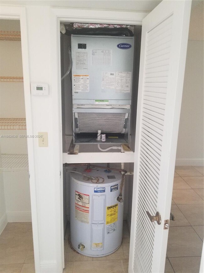 Building Photo - 9150 Fontainebleau Blvd