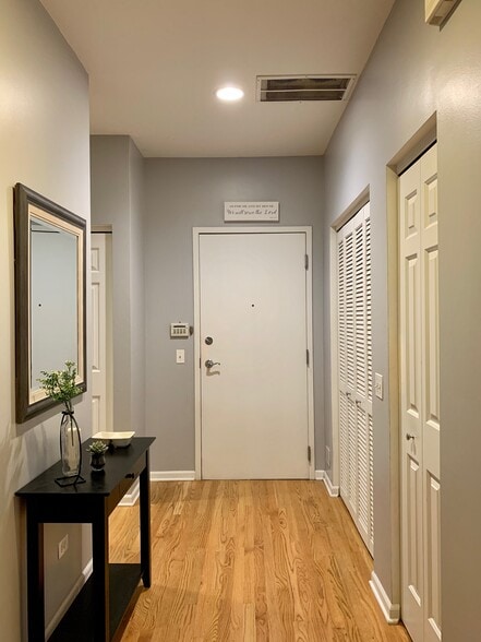 Front Door Hallway - 2040 W Belmont Ave