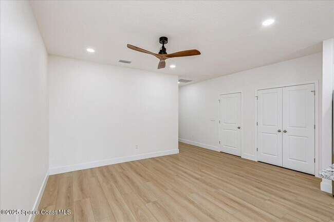 Building Photo - 176 Sunset Dr