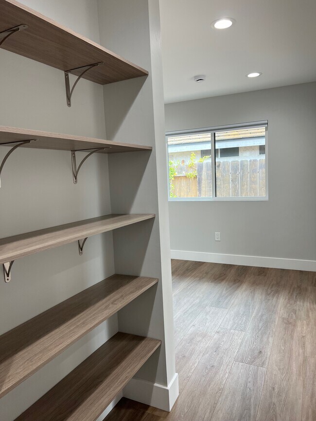 Building Photo - 4946 Park Dr