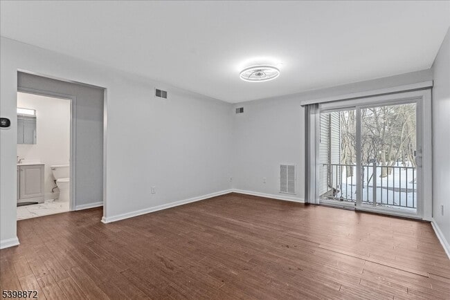 Building Photo - 56 Maple Ln