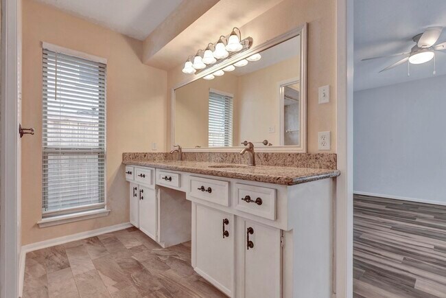 Building Photo - 17 Wishbonebush Rd