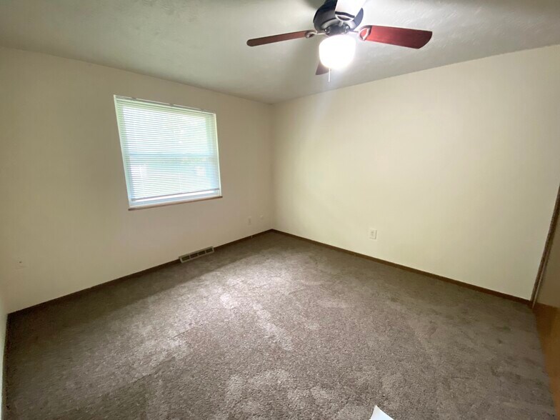 Building Photo - 1827 Thackeray Ave NW