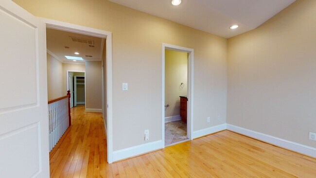 Building Photo - 1230 Owen Pl NE