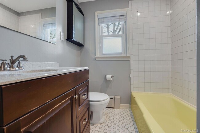 Building Photo - 2 Gillis Ave