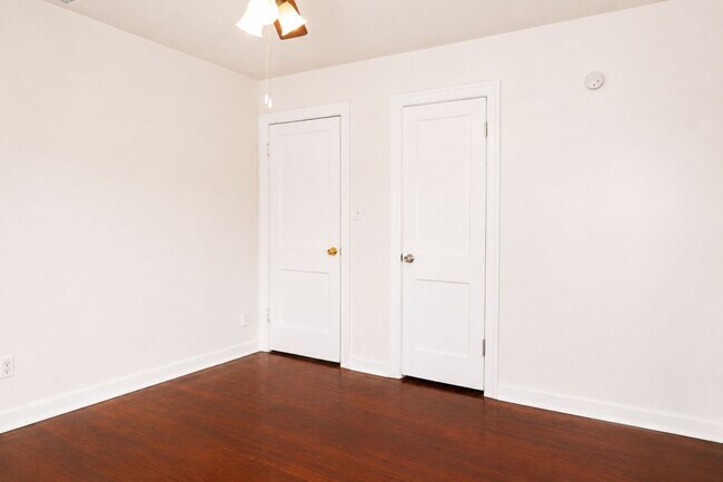 Building Photo - 2 Bedroom, 1 Bathroom Home for Rent in St Pete!