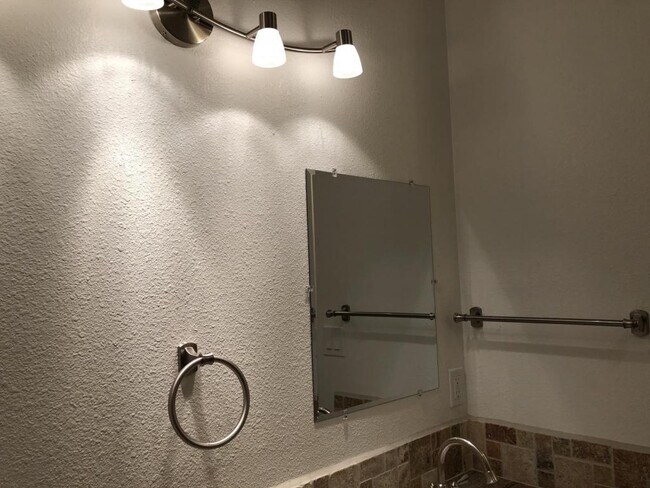 Building Photo - 1703-E Lomas Blvd NW