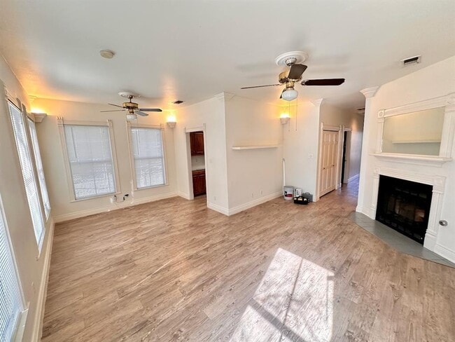 Building Photo - 402 W 44th St