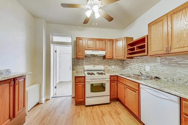 Building Photo - 137 R St NE