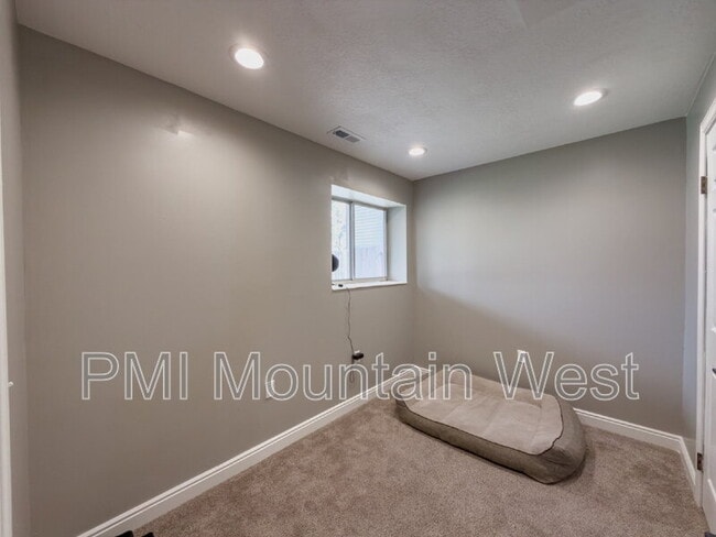 Building Photo - 4982 Aspen Shadow Ct