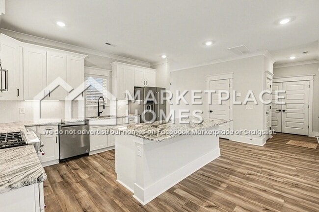 Building Photo - 521 Kingwood Ln