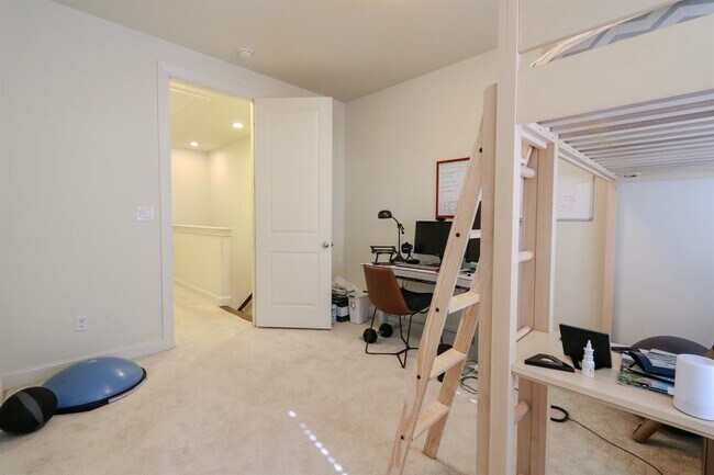 Building Photo - 2033 Fannin St