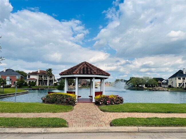 Building Photo - 14303 Tasmania Ct