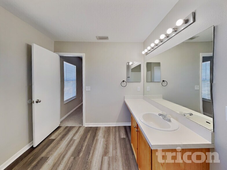 Building Photo - 10908 Golden Silence Dr