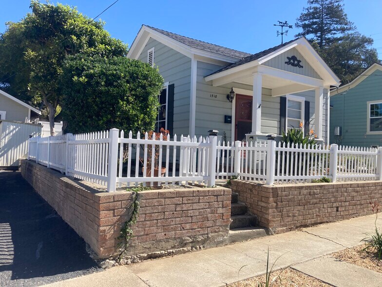Primary Photo - 1518 Carmel St