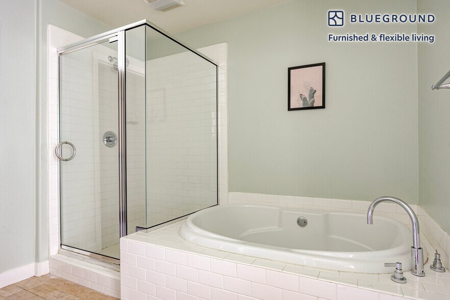 Building Photo - 7100 Playa Vista Dr