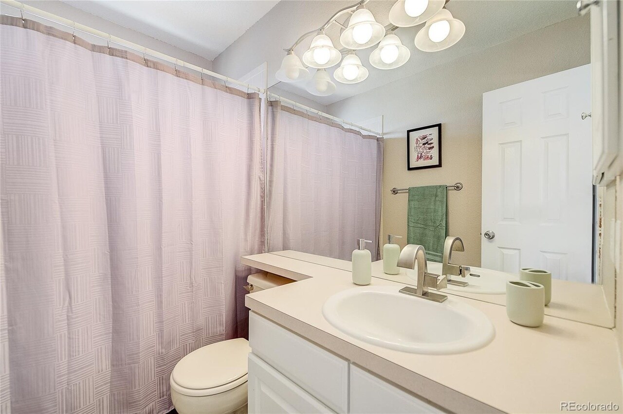 Building Photo - 1714 Foxfield Dr