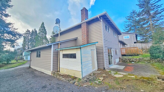 Building Photo - Charming 3 Bed 2.25 Bath Home in desirable...