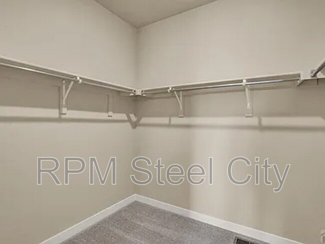 Building Photo - 753 S Laurue Dr