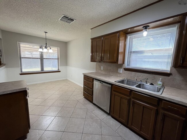 Building Photo - 5417 Pebblestone Dr