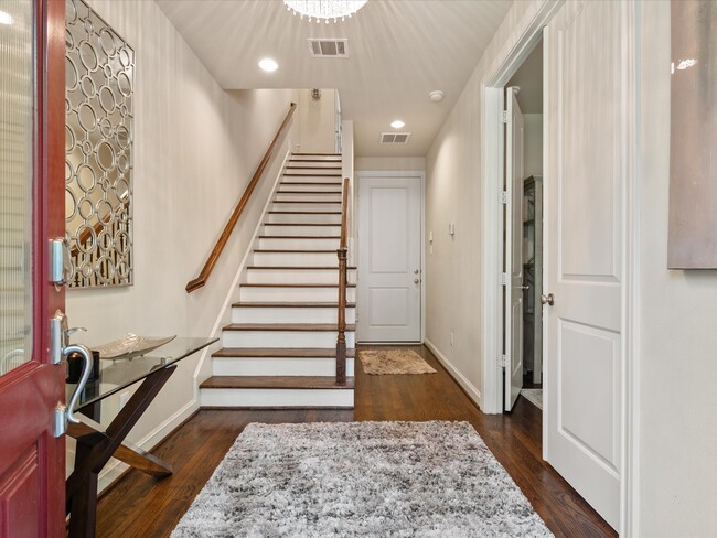 Building Photo - 249 E 27th St