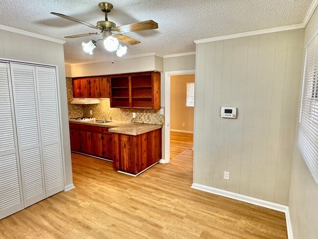 Building Photo - Adorable 3-Bedroom Home in Lakeview Heights