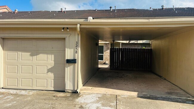 Building Photo - 3258 Continental Dr