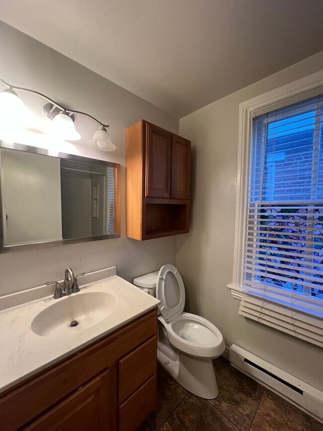 Building Photo - 617 N 2nd St