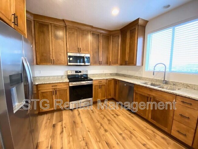 Building Photo - 438 N Stone Mountain Dr