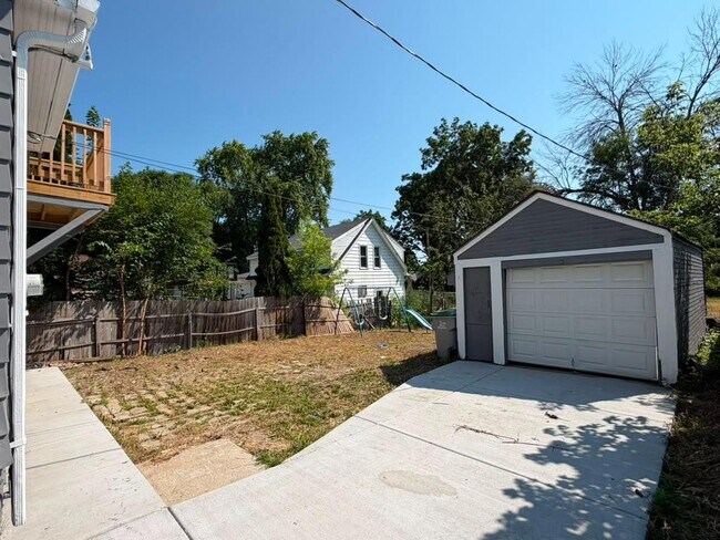 Building Photo - 4640 N 54th St
