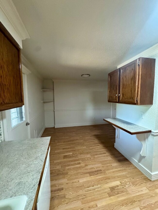 Building Photo - Great location 2 bedroom Condo