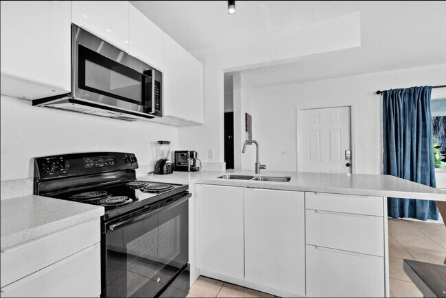 Building Photo - 951 NW 22nd Pl