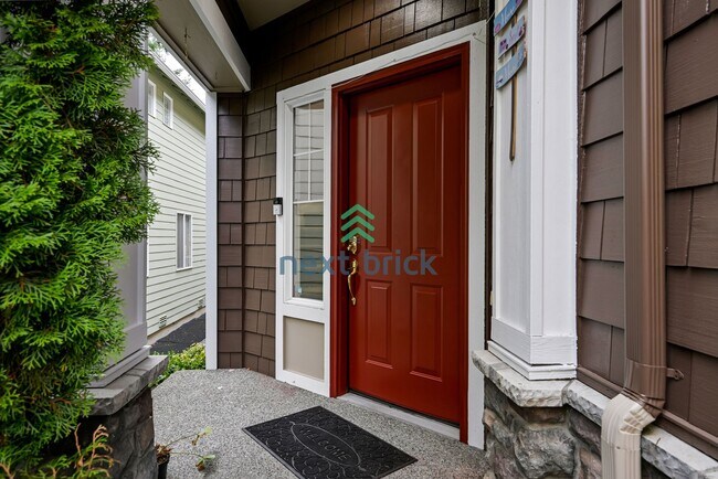 Building Photo - 4 Bed 2.5 Bath Single-family House Availab...