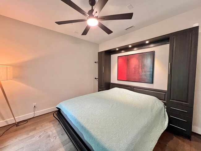 Building Photo - Stunning 3BD, 3.5BA Raleigh Townhome in a Walkable Community Near Tons of Shopping and Dining Opt...