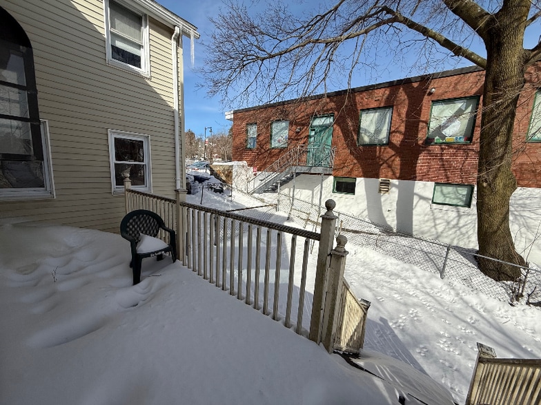 Building Photo - 1988 Centre St