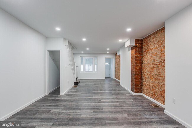 Building Photo - 5511 Willows Ave