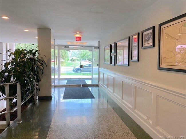 Building Photo - 444 Bedford St