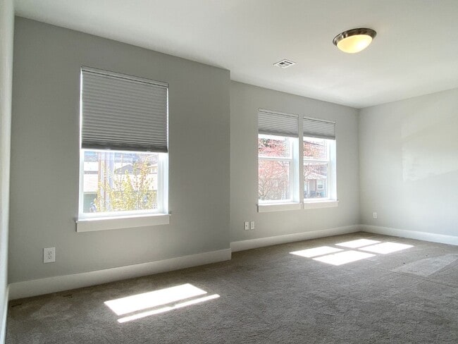 Building Photo - 1328 Wasco St